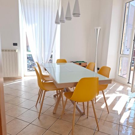 La Terrazza Apartment,A 50 Mt Dal Mare ヴァラッツェ エクステリア 写真