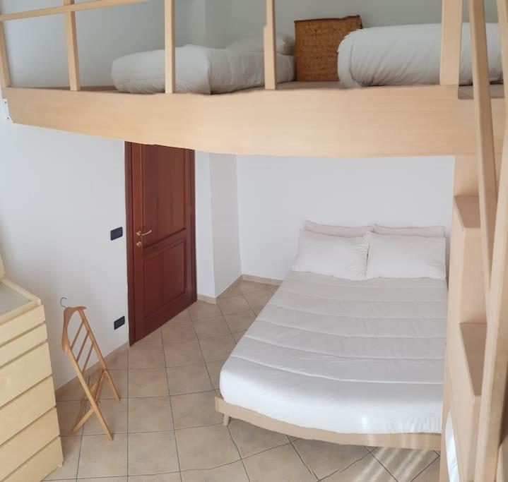 La Terrazza Apartment,A 50 Mt Dal Mare ヴァラッツェ エクステリア 写真