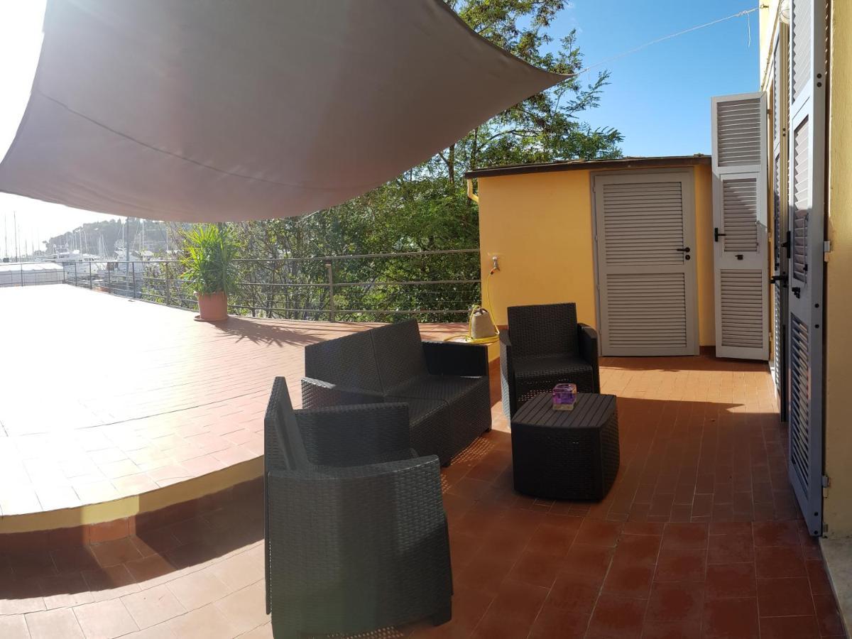 La Terrazza Apartment,A 50 Mt Dal Mare ヴァラッツェ エクステリア 写真