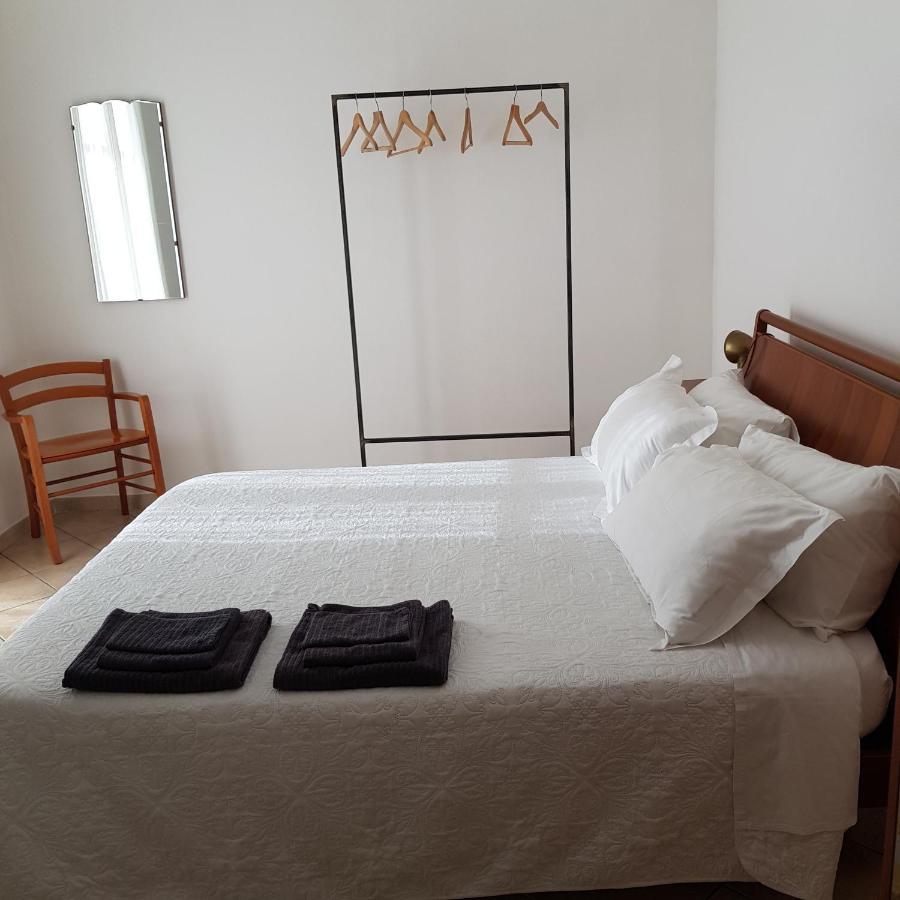 La Terrazza Apartment,A 50 Mt Dal Mare ヴァラッツェ エクステリア 写真