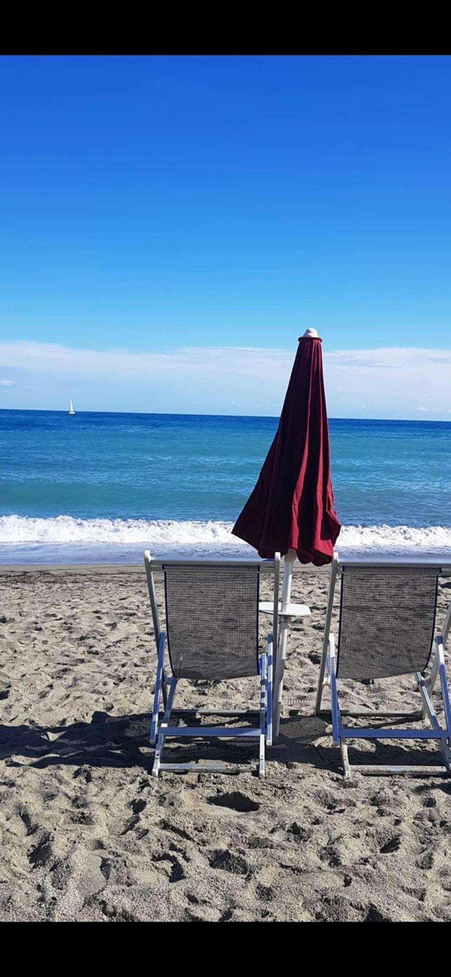 La Terrazza Apartment,A 50 Mt Dal Mare ヴァラッツェ エクステリア 写真