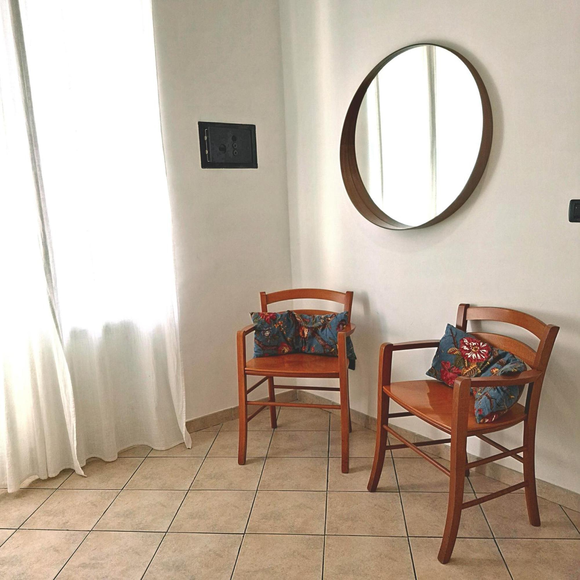 La Terrazza Apartment,A 50 Mt Dal Mare ヴァラッツェ エクステリア 写真